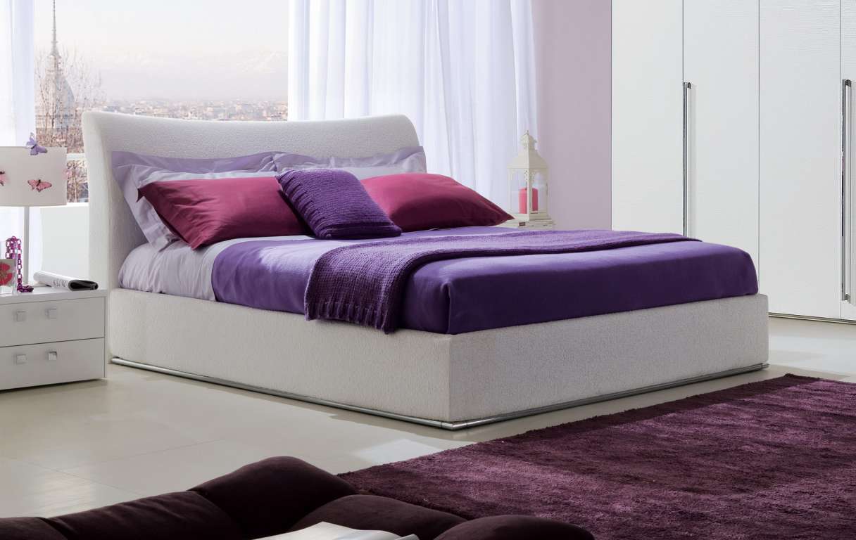 Idee camera da letto violaidee per letti matrimoniali : idee ...